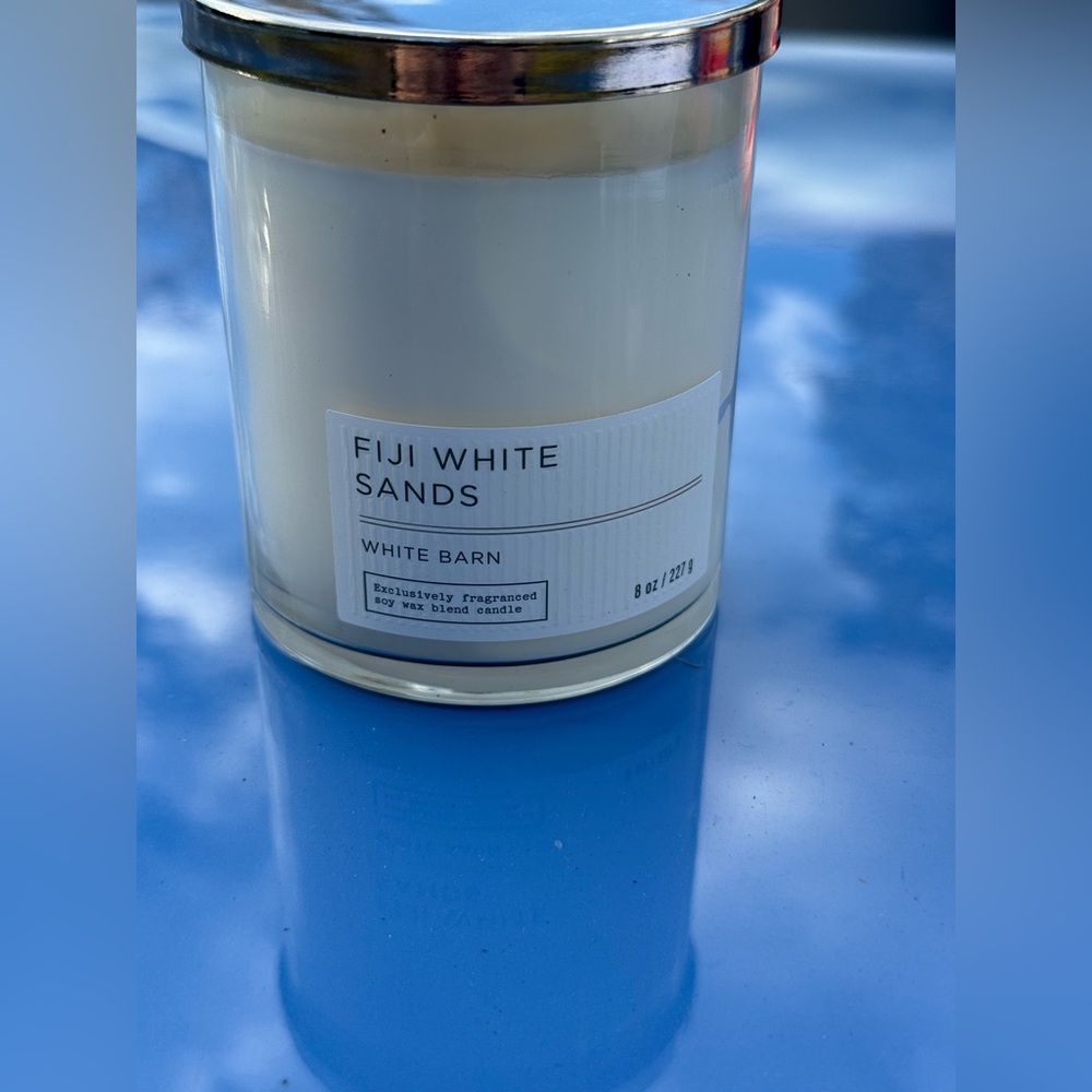 Bath & Body Works FIJI WHITE SANDS  Single Wick Candle With Essential Oils 8 oz